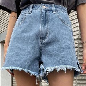 DAZY raw hem denim shorts